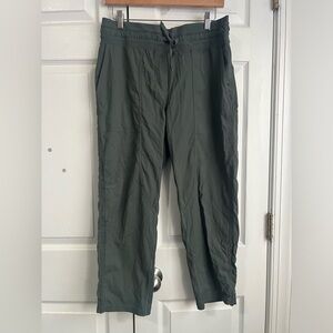 Lululemon Dance Studio Cropped Pants Olive Green Workout‎ Womens 10 Inseam 24.5